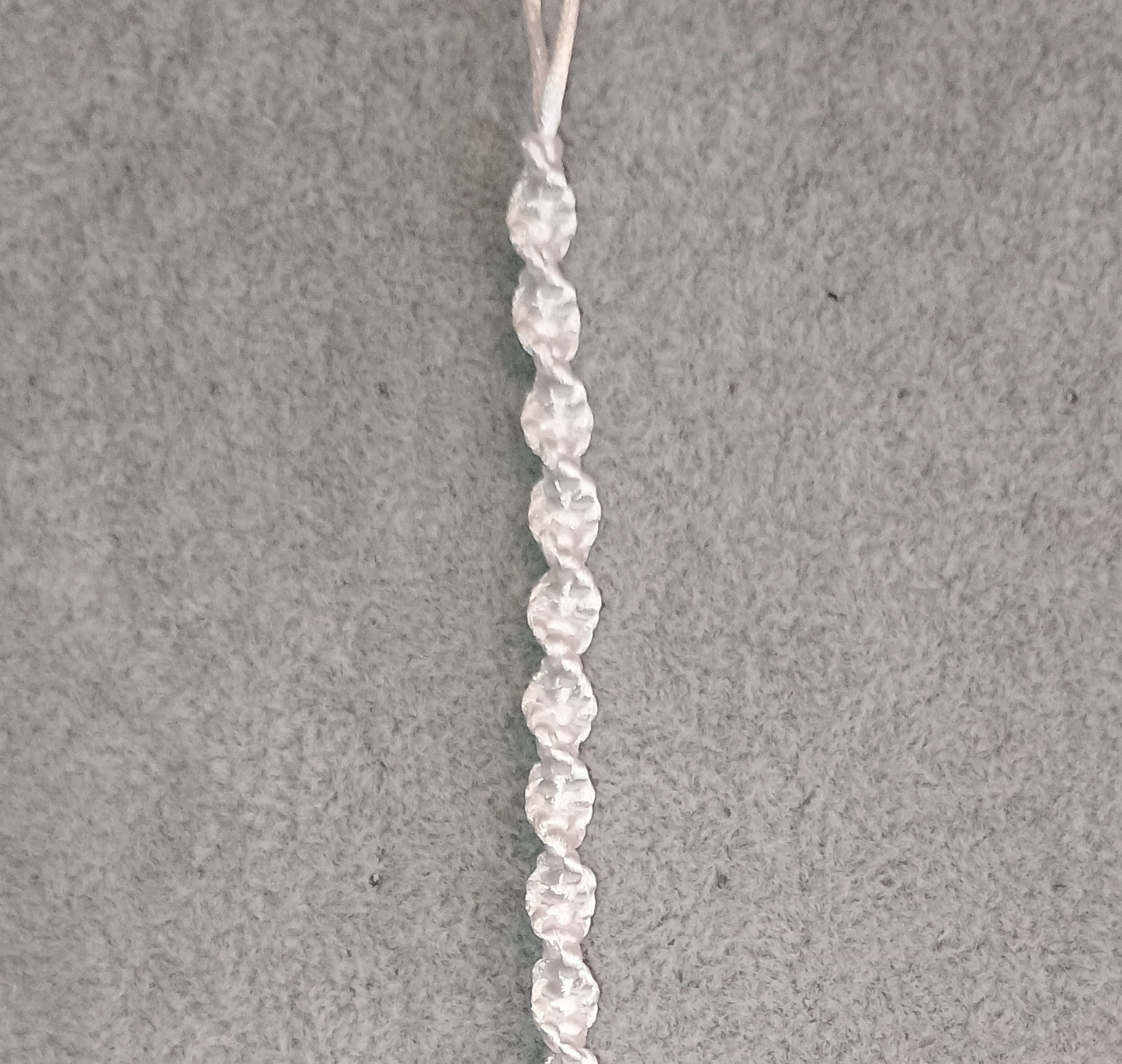 Wellenknoten Makramee Armband weiss