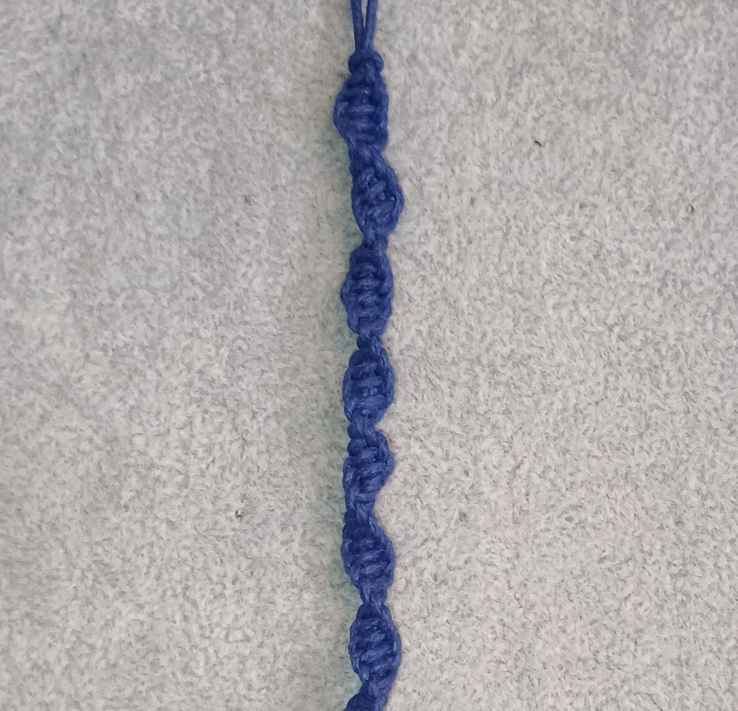 Wellenknoten Makramee Armband dunkelblau