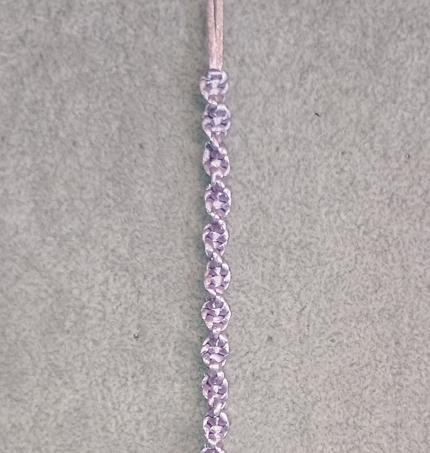 Wellenknoten Makramee Armband lavendelfarben