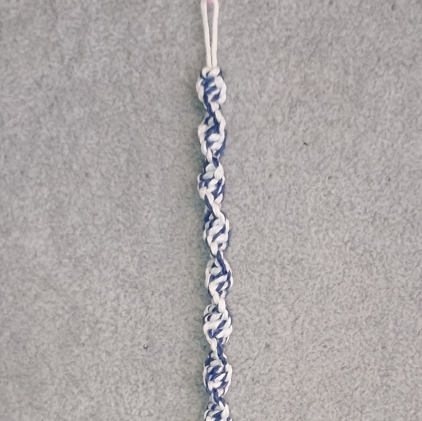 Wellenknoten Makramee Armband weiss/blau