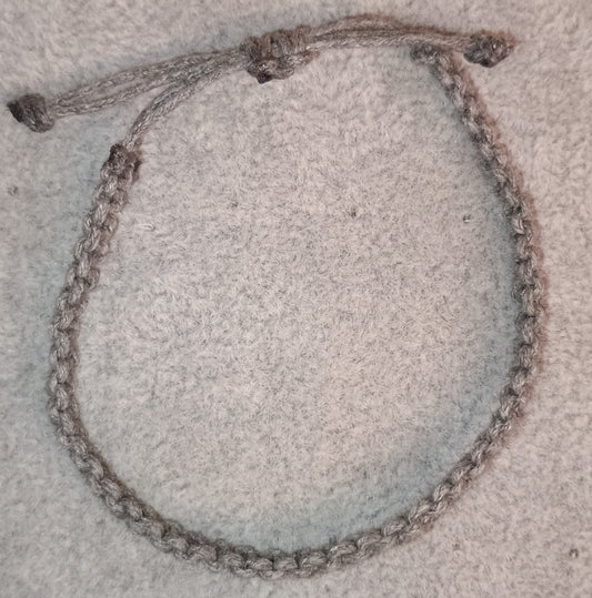 Kreuzknoten Makramee Armband grau