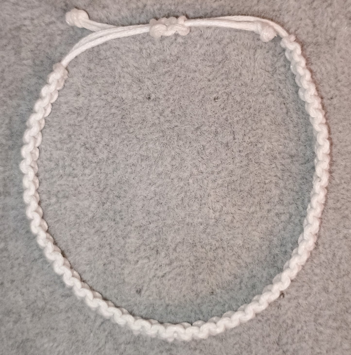 Kreuzknoten Makramee Armband weiss