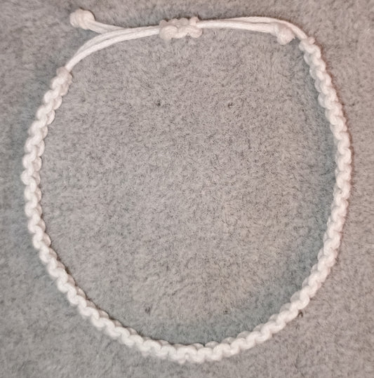 Kreuzknoten Makramee Armband weiss
