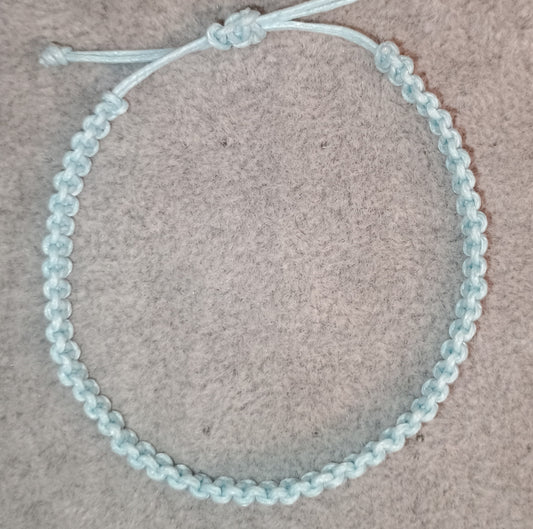 Kreuzknoten Makramee Armband hellblau
