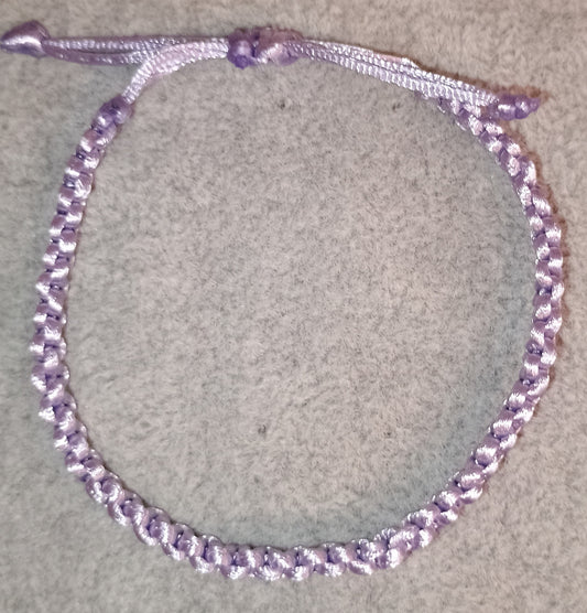 Kreuzknoten Makramee Armband lavendelfarben