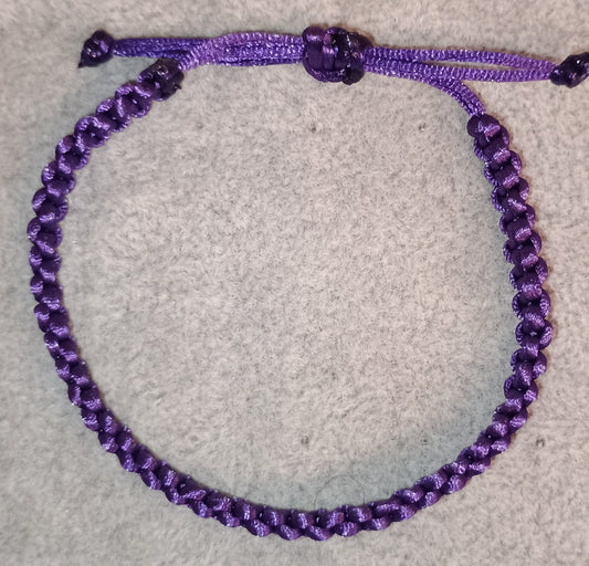 Kreuzknoten Makramee Armband dunkellila