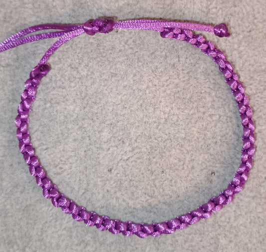 Kreuzknoten Makramee Armband violett
