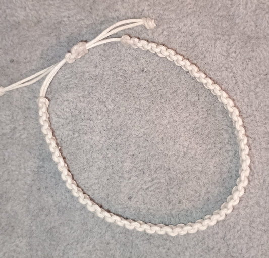Kreuzknoten Makramee Armband dunkelweiss