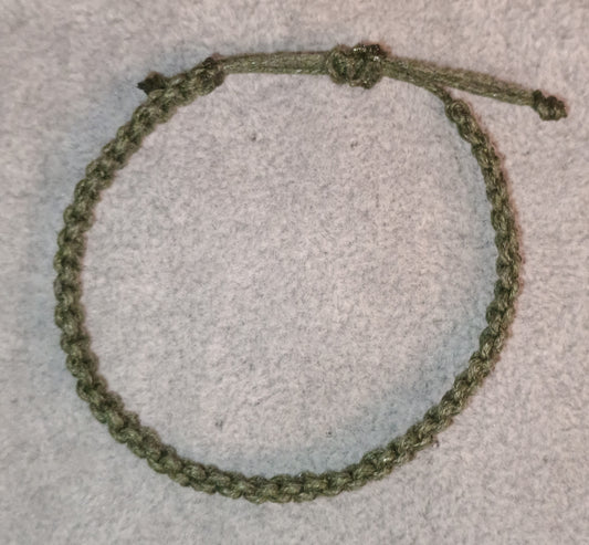 Kreuzknoten Makramee Armband olivfarben
