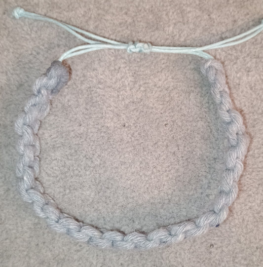 Kreuzknoten Makramee Armband hellblau